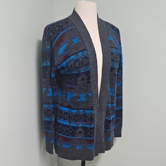 Full Tilt Gray Blue Maroon Patterned Boho Southwest Cardigan Size Medium Aztec - Picture 1 of 8